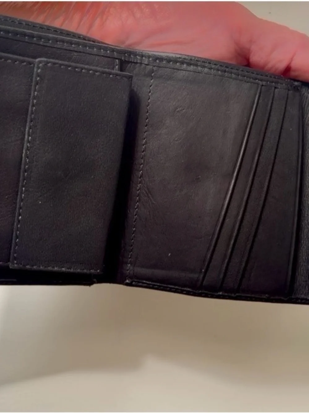 Trianon Black Men's Leather Wallet with Contrast Stitching